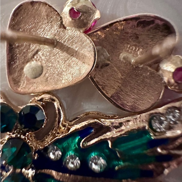 Vintage 18k gold earrings with Genuine Ruby &etched detailing - Picture 10 of 16